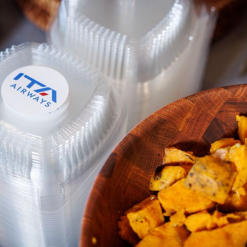 Salad bar service in ITA Airways branded cups